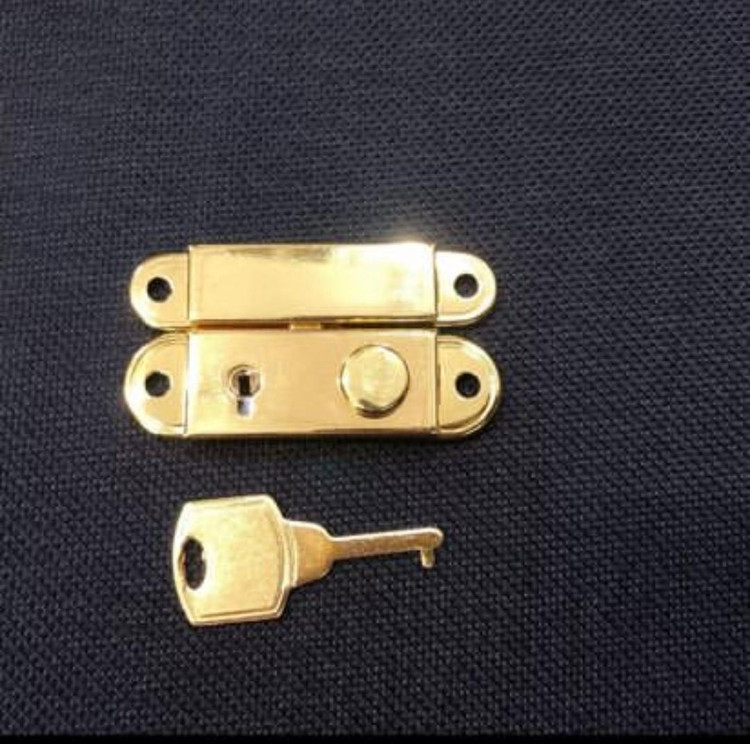 قفل و کلید 3 * 4/5 سانت سربی طلایی بسته 50 عددی وارداتی
