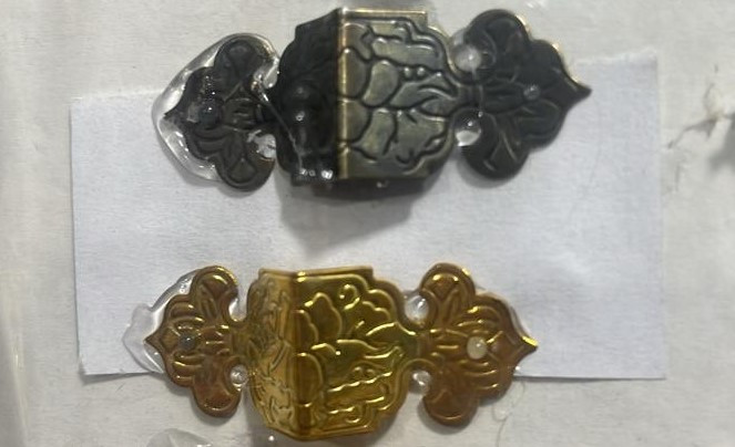 نبشی جعبه 26 * 17/5 میل آهنی طلایی و زردقلم بسته 100 عددی وارداتی