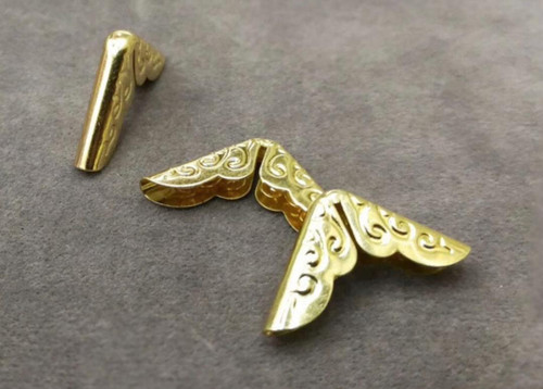 گوشه طرح دار طلایی آهنی بسته 1000 عددی وارداتی