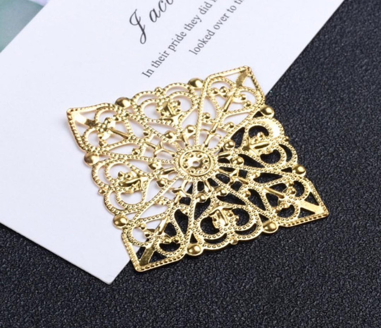 توری تزیینی آهنی 4 سانت طلایی بسته 100 عددی وارداتی