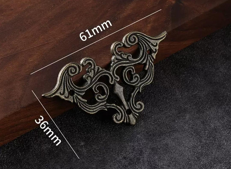 گوشه سربی سایز 3/6 * 6/1 سانت بسته 100 عددی