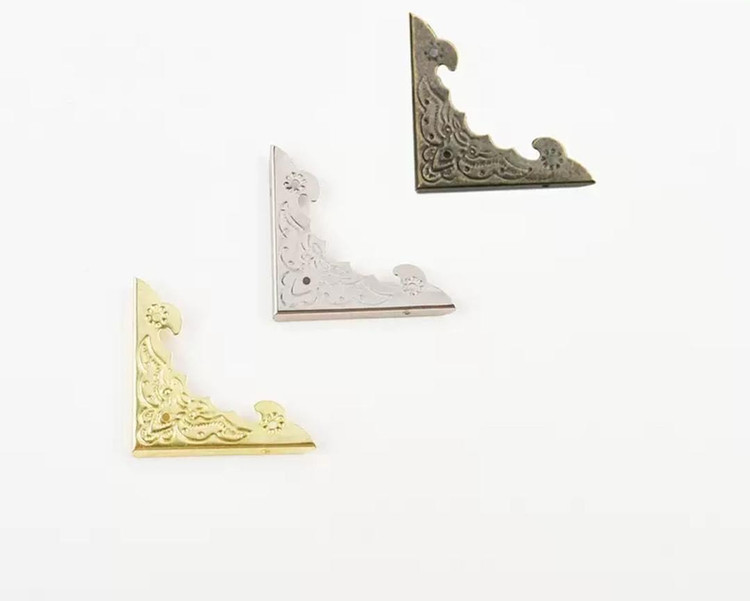 گوشه آهنی 3/5 * 3/5 سانت بسته 100 عددی