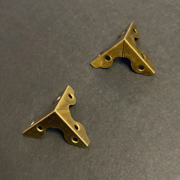 گوشه فلزی 2/5 سانت وارداتی بسته 1000 عددی