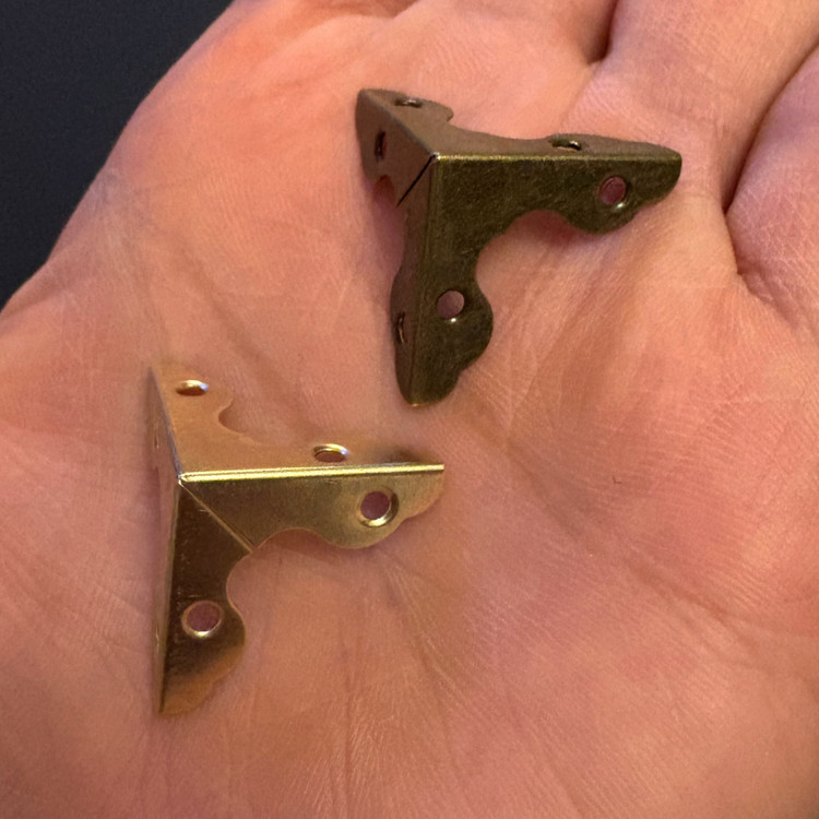 گوشه فلزی 2/5 سانت وارداتی بسته 1000 عددی