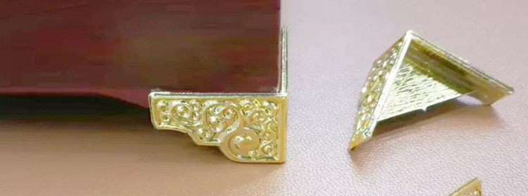 پایه ذوزنقه 3 سانت پلاستیکی طلایی بسته 100 عددی وارداتی