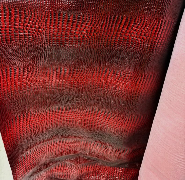 چرم مصنوعی کروکودیل عرض 140 جنس PU طاقه 50 متری وارداتی