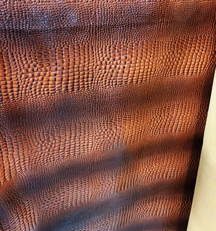 چرم مصنوعی کروکودیل عرض 140 جنس PU طاقه 50 متری وارداتی