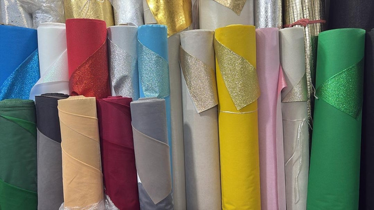 چرم مصنوعی سوزنی اکلیلی جنس PVC طاقه 50 متری عرض 140 سانتی متر در 12 رنگ زیبا وارداتی