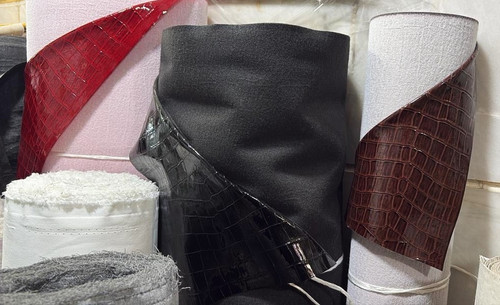 چرم مصنوعی 8 ضلعی جنس PU طاقه 50 متری عرض 140 سانتی متر وارداتی